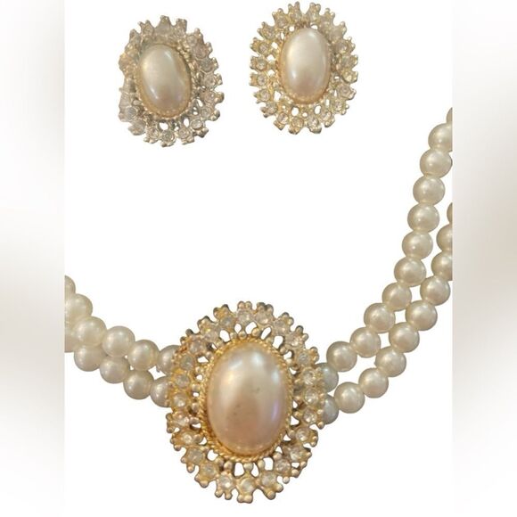 FAUX PEARL NECKLACE AND EARRINGS - Picture 2 of 3
